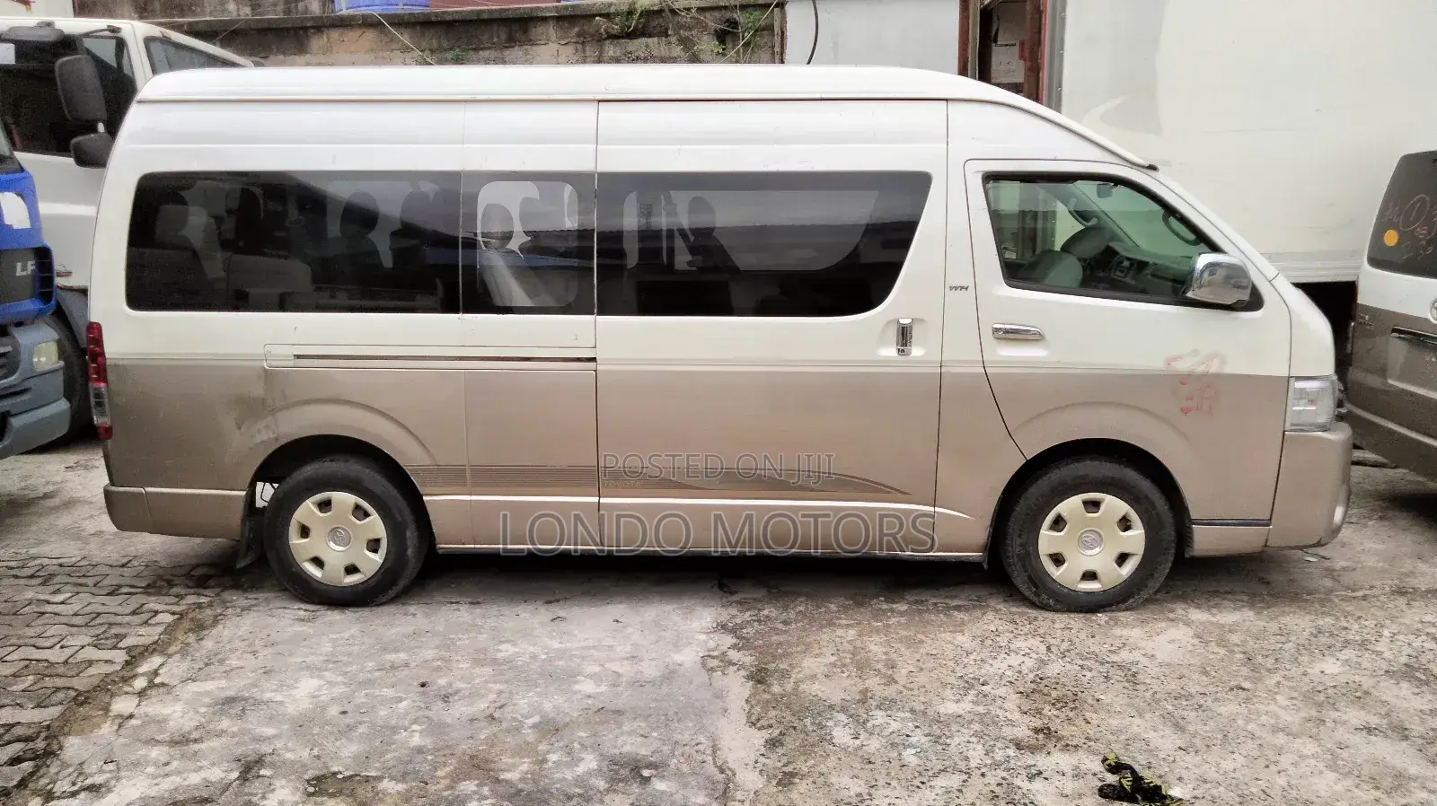 Toyota HiAce 2015 White