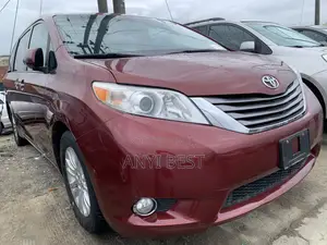 Toyota Sienna 2016 Red