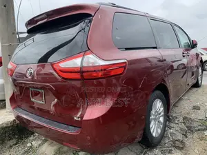 Toyota Sienna 2016 Red