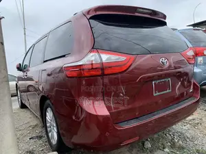 Toyota Sienna 2016 Red