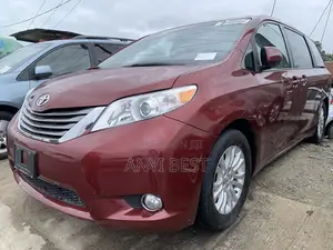 Toyota Sienna 2016 Red