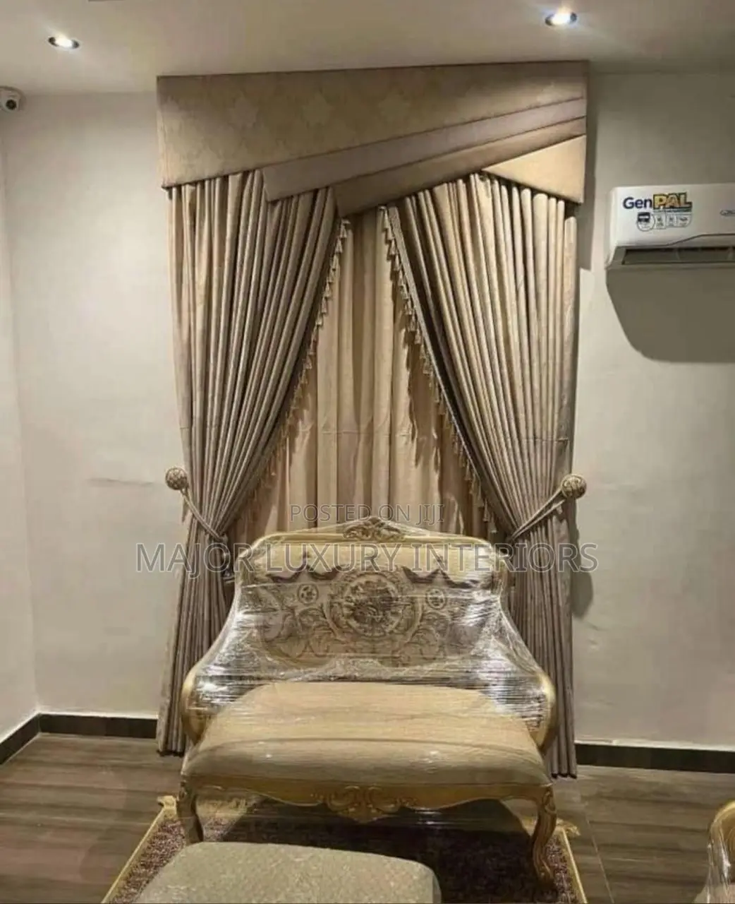 Quality Curtains With Board Design
