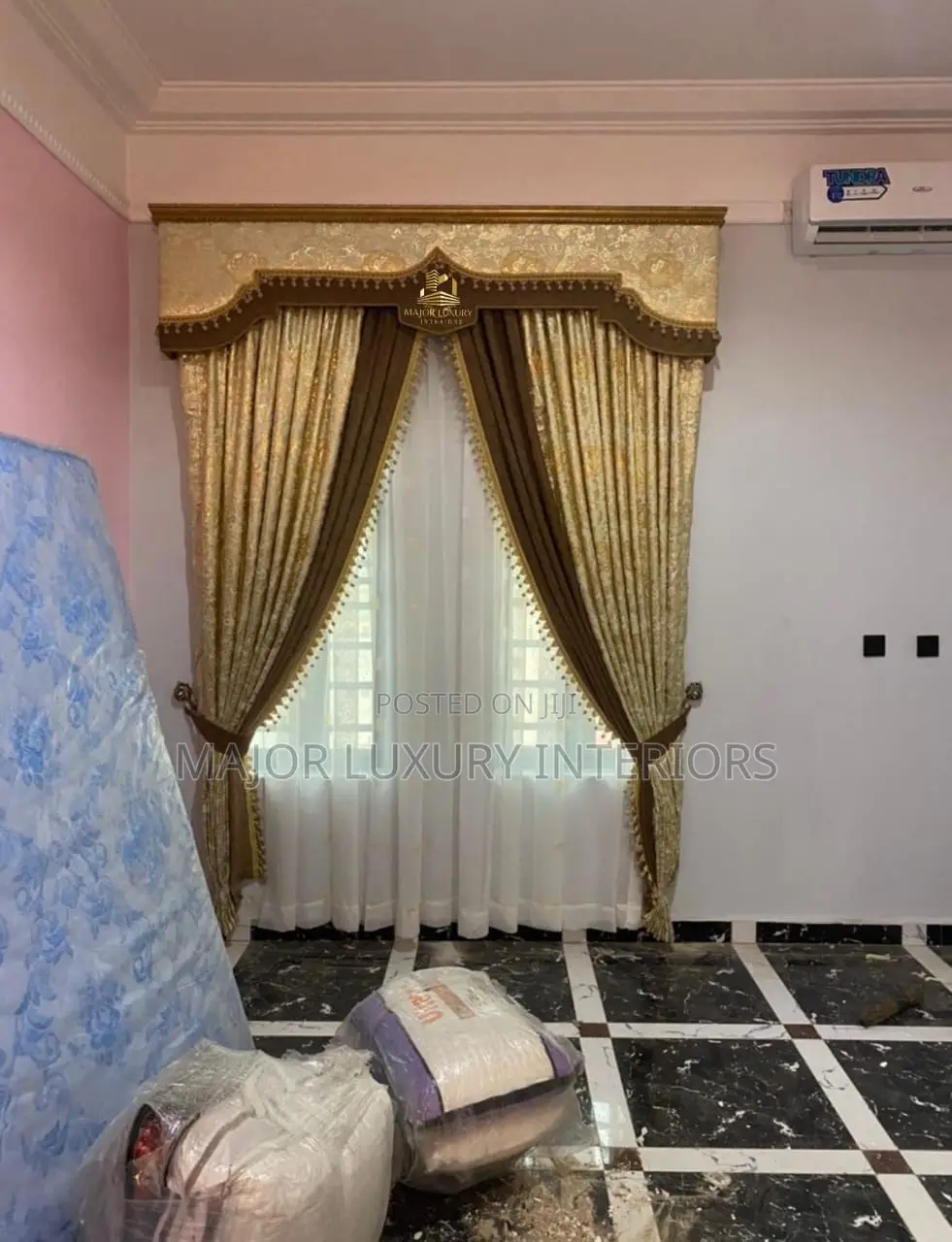 Quality Curtains With Board Design
