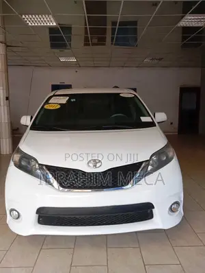 Toyota Sienna SE 8 Passenger 2011 White