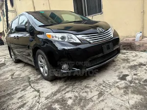 Toyota Sienna LE 7-Passenger Mobility 4dr Minivan (3.5L 6cyl 6A) 2015