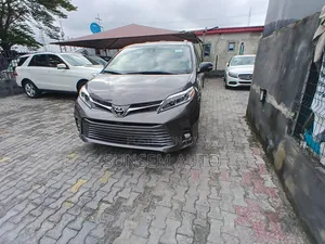 Toyota Sienna Limited AWD 2019 Gray