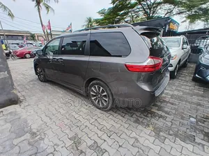 Toyota Sienna Limited AWD 2019 Gray