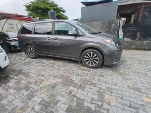 Toyota Sienna Limited AWD 2019 Gray