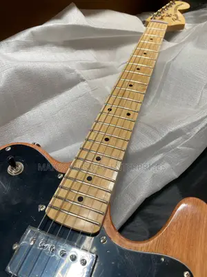 Fender Classic Series '72 Telecaster Deluxe Guitar