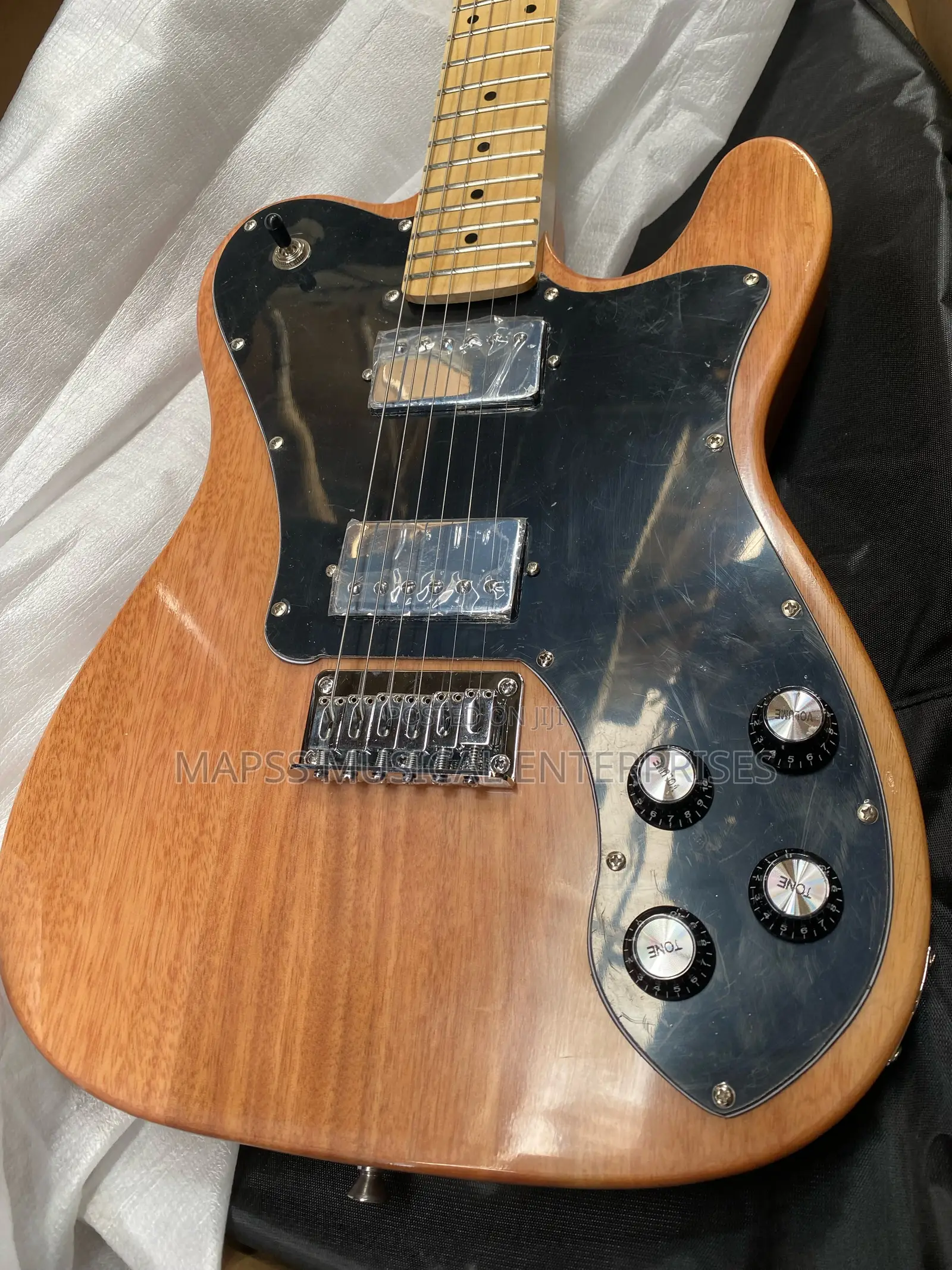 Fender Classic Series '72 Telecaster Deluxe Guitar