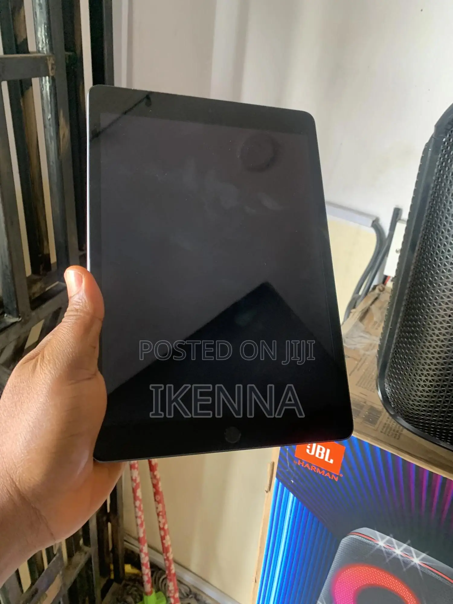 Apple iPad 9.7 64 GB Gray