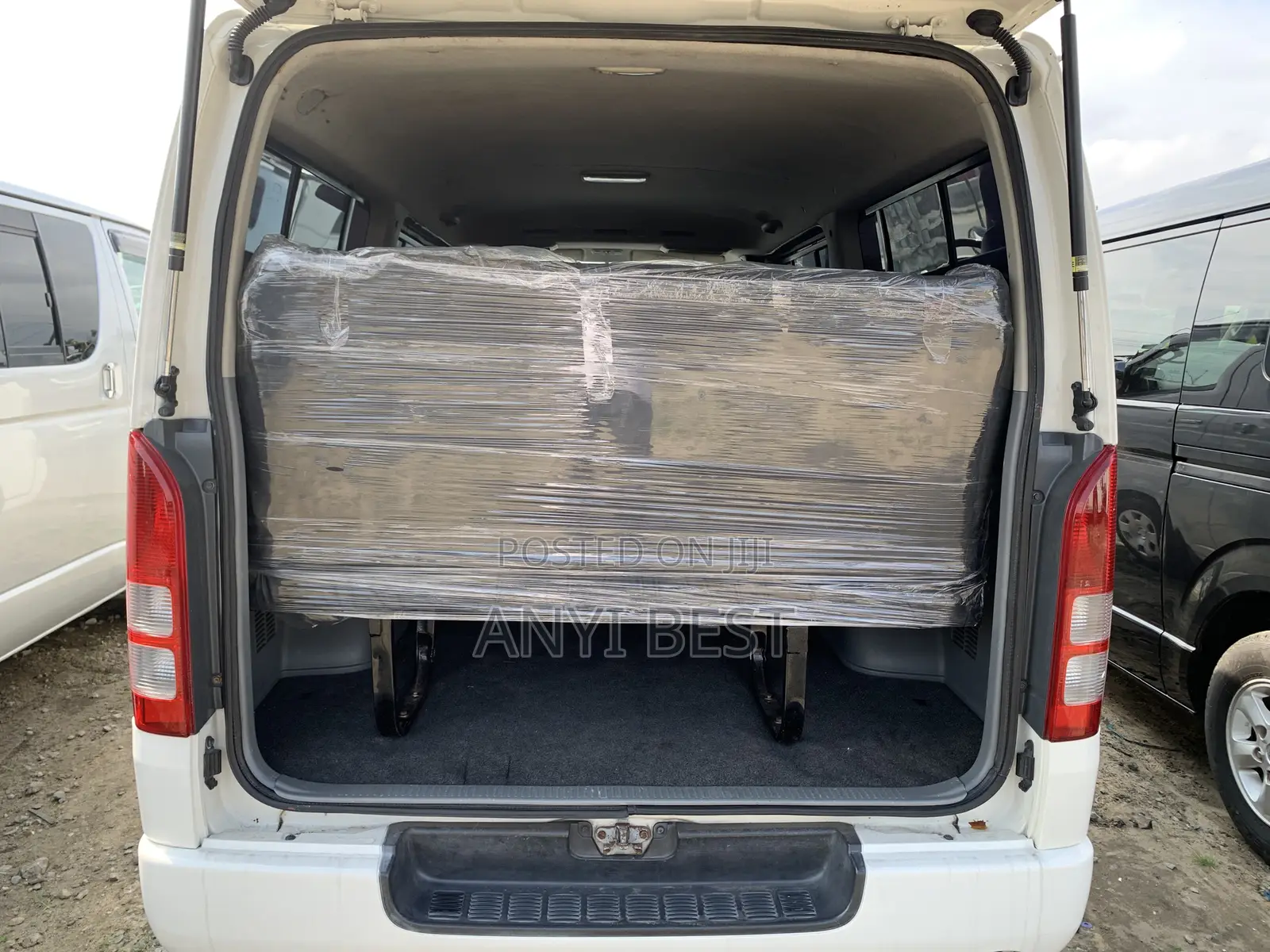 Toyota HiAce 2007 White