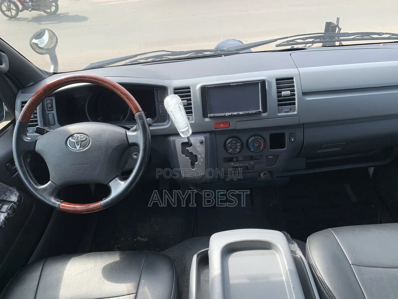 Toyota HiAce 2007 White