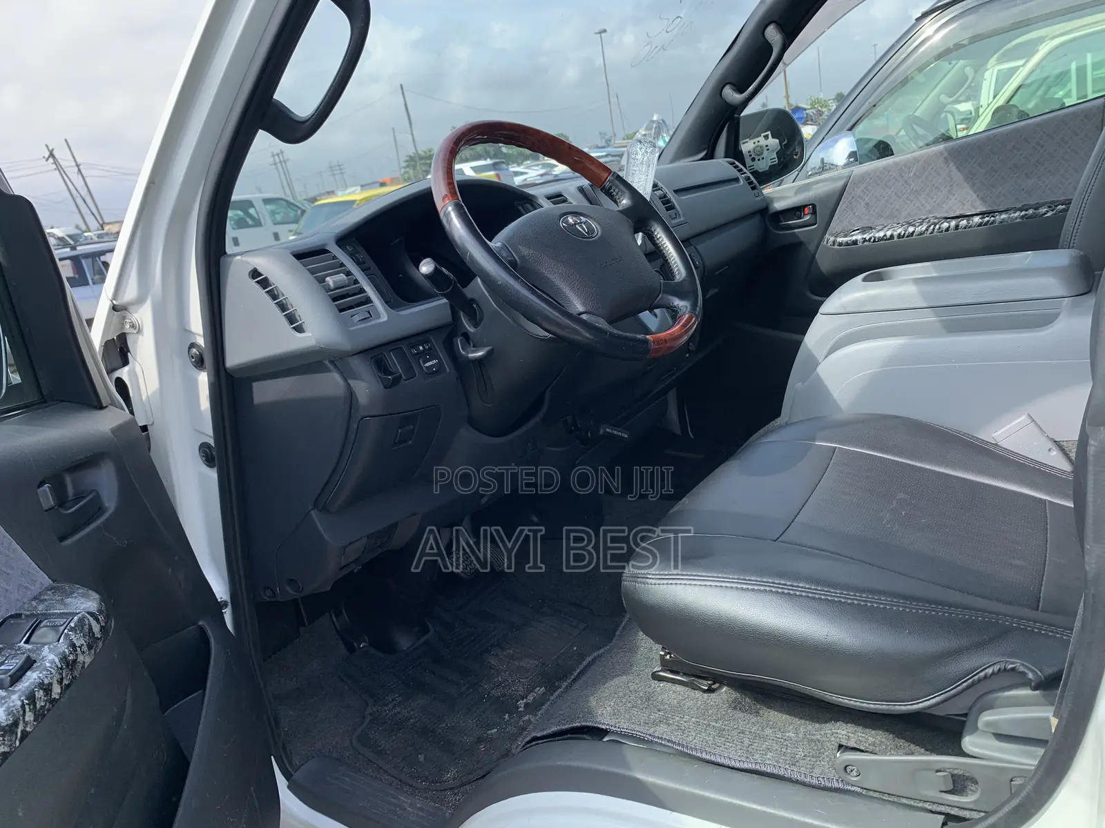 Toyota HiAce 2007 White