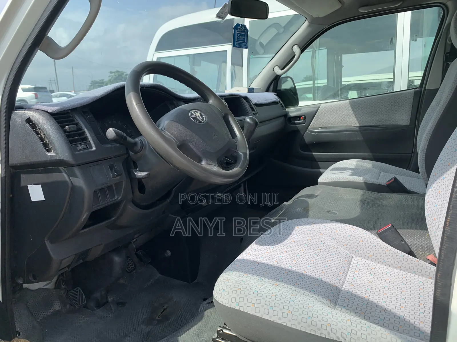 Toyota HiAce 2017 White