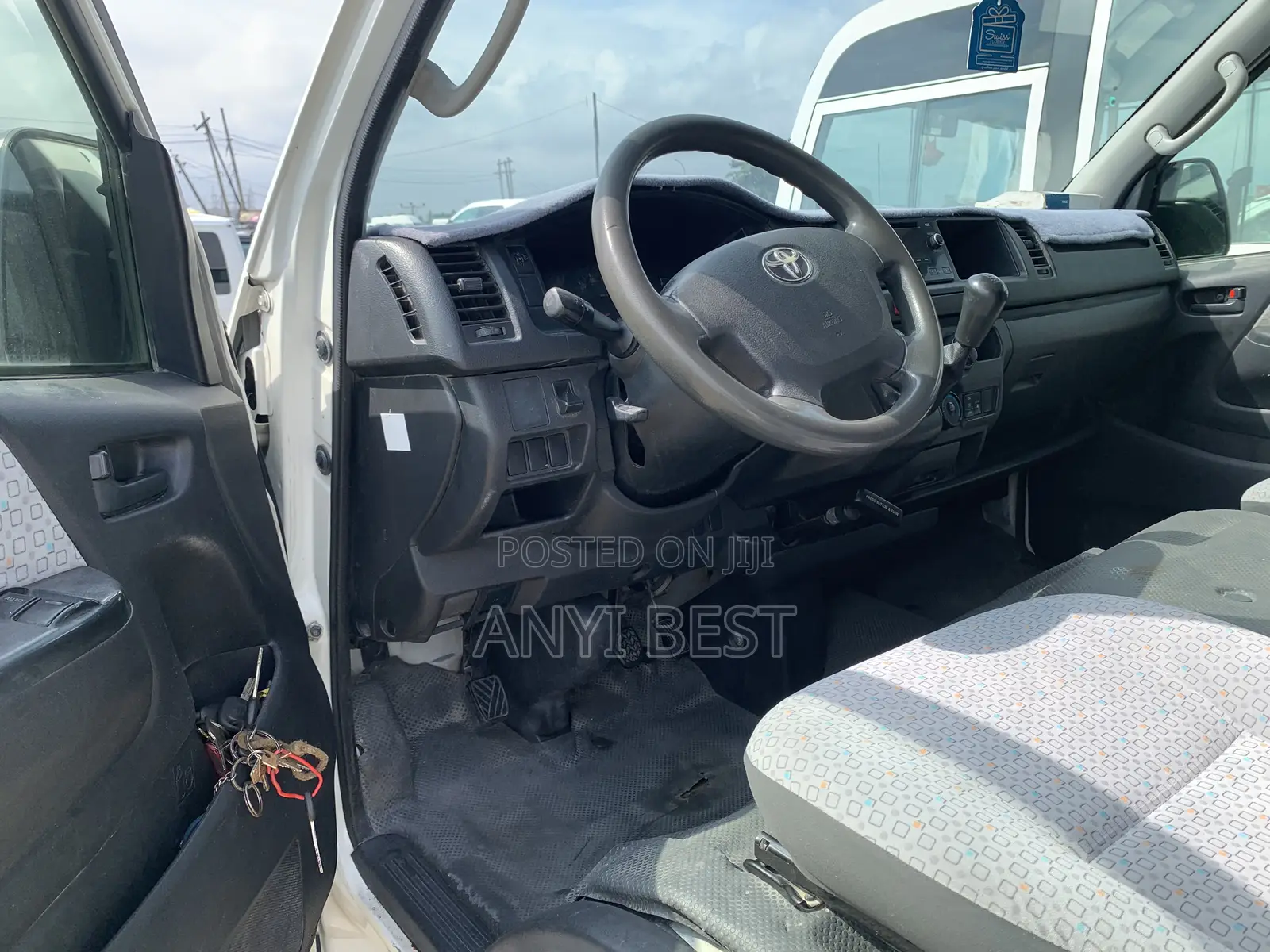 Toyota HiAce 2017 White
