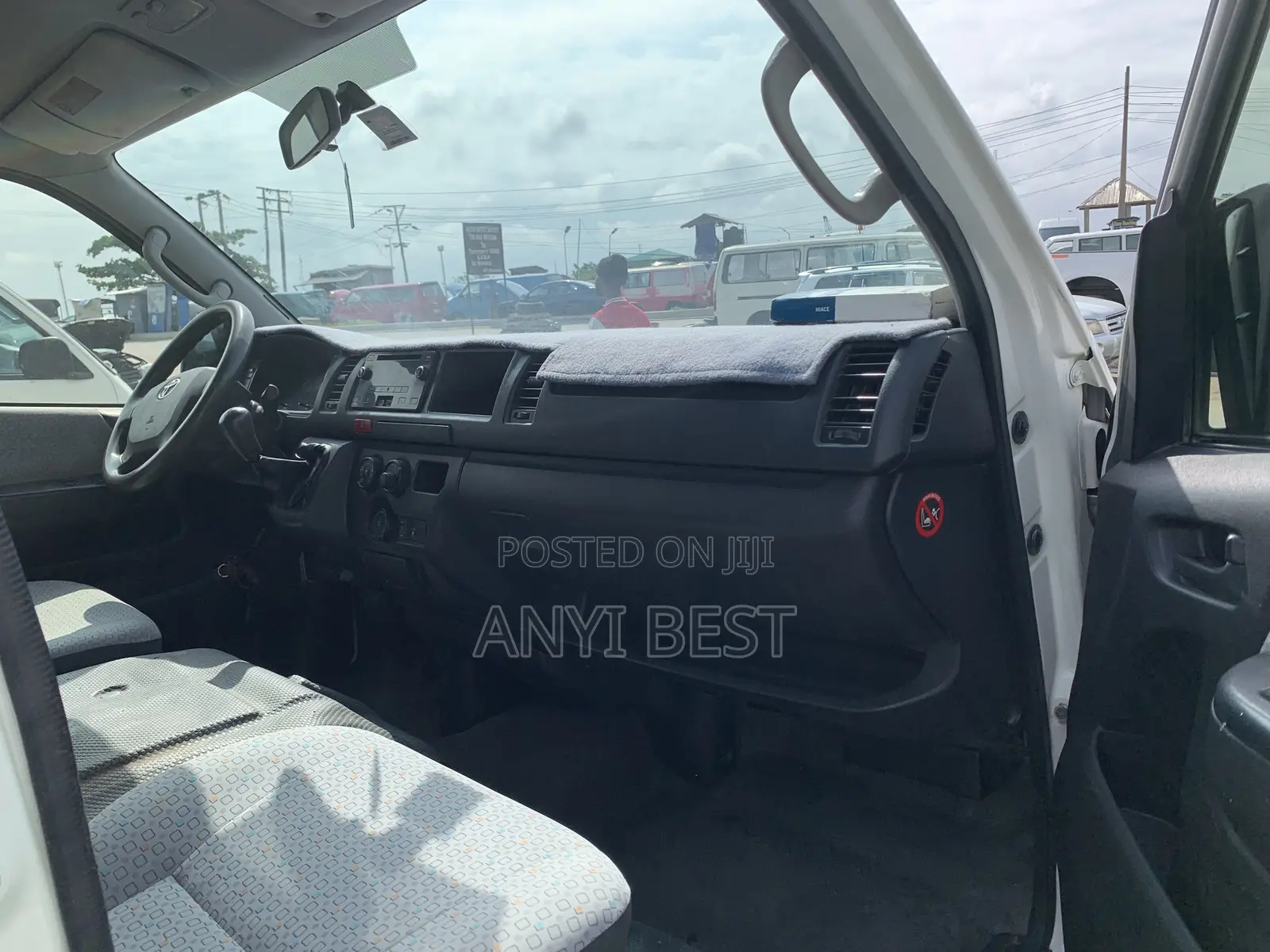 Toyota HiAce 2017 White
