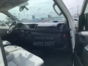 Toyota HiAce 2017 White