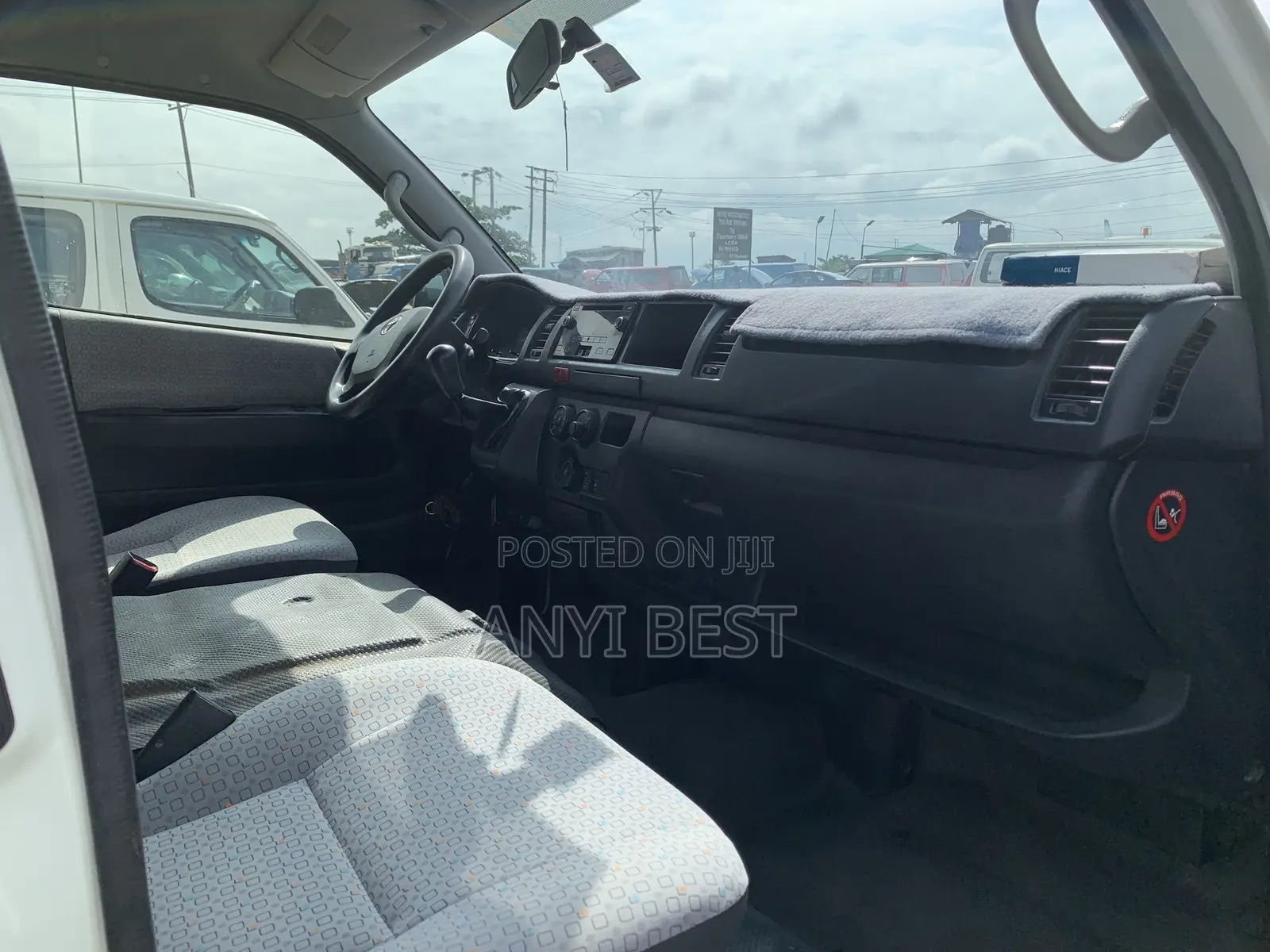 Toyota HiAce 2017 White