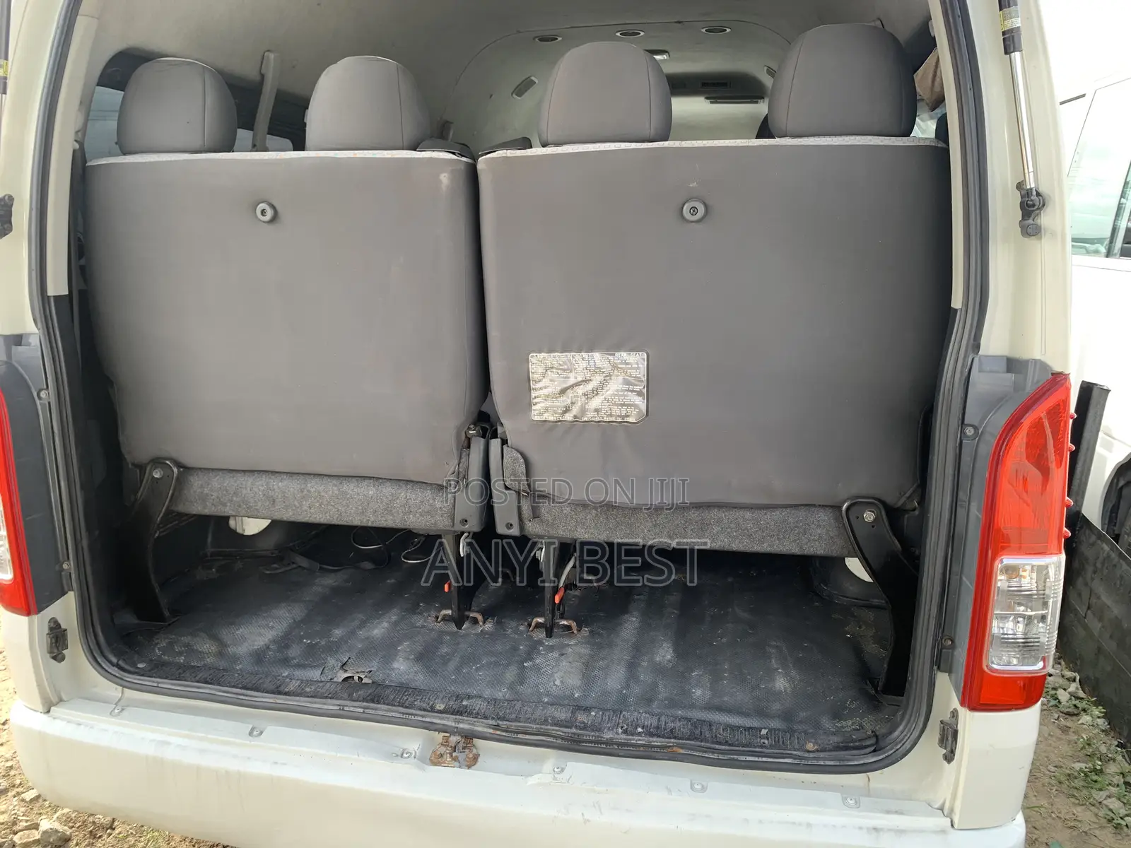 Toyota HiAce 2017 White