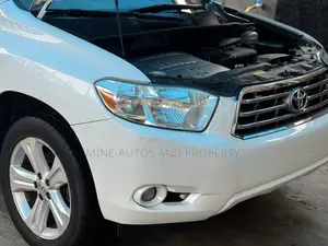 Toyota Highlander Limited 2009 White