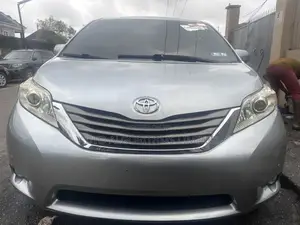 Toyota Sienna Limited 7 Passenger 2011 Silver