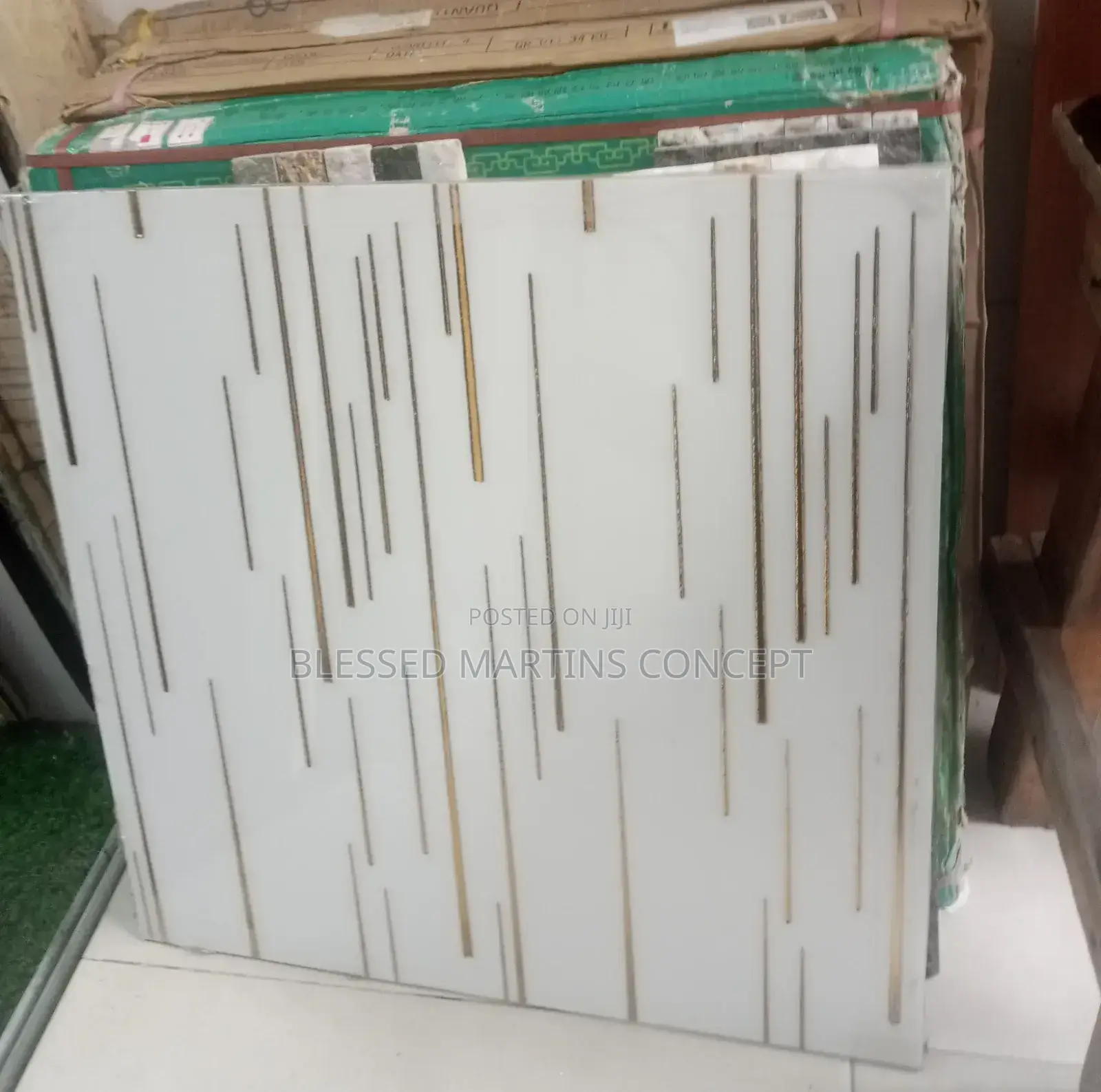 Quality Dip Gold Stripe Engraved Black/White Background Floor Tile
