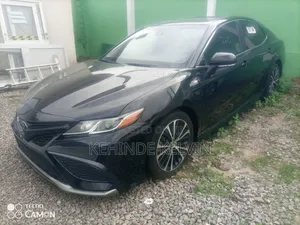 Toyota Camry SE FWD (2.5L 4cyl 8AM) 2018 Black