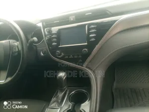 Toyota Camry SE FWD (2.5L 4cyl 8AM) 2018 Black