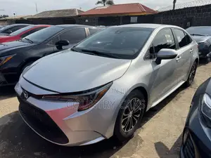 Toyota Corolla LE 2022 Silver