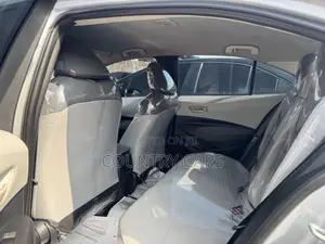Toyota Corolla LE 2022 Silver