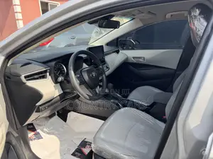 Toyota Corolla LE 2022 Silver