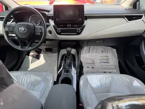 Toyota Corolla LE 2022 Silver