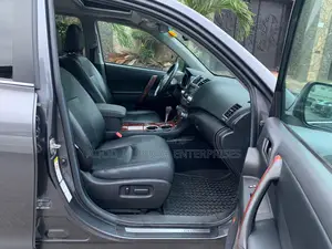Toyota Highlander Limited 2012 Gray