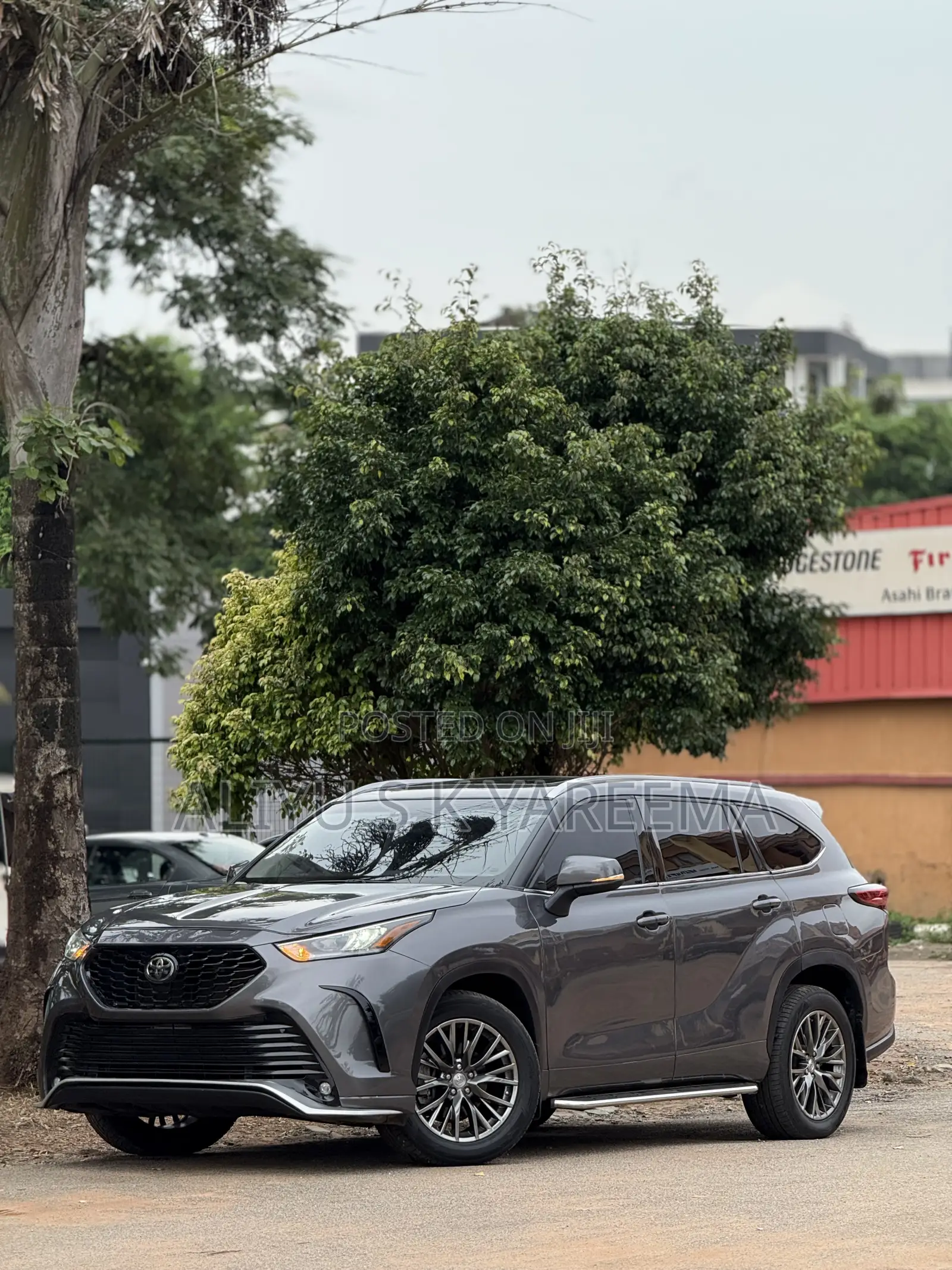 Toyota Highlander XLE 2022 Gray