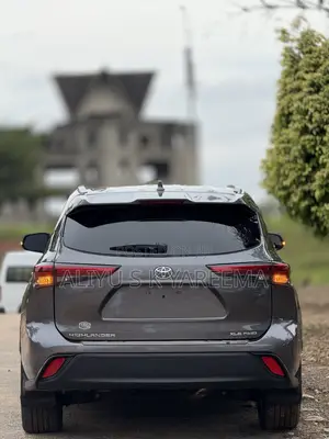 Toyota Highlander XLE 2022 Gray
