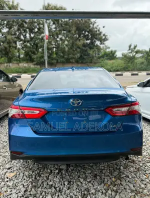 Toyota Camry LE FWD (2.5L 4cyl 8AM) 2018 Blue