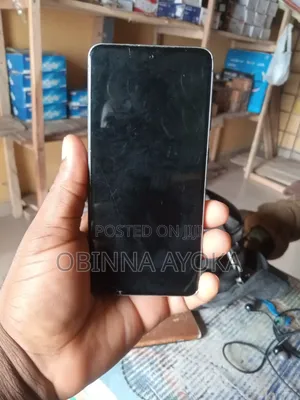 Photo - Samsung Galaxy S21 5G 128 GB Black