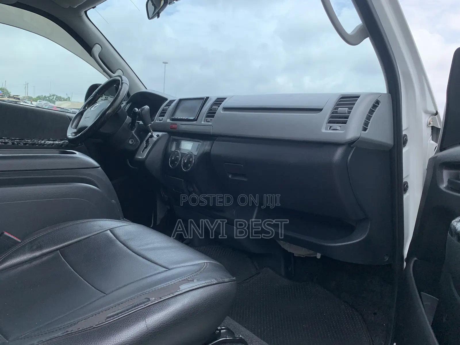 Toyota HiAce 2011 White