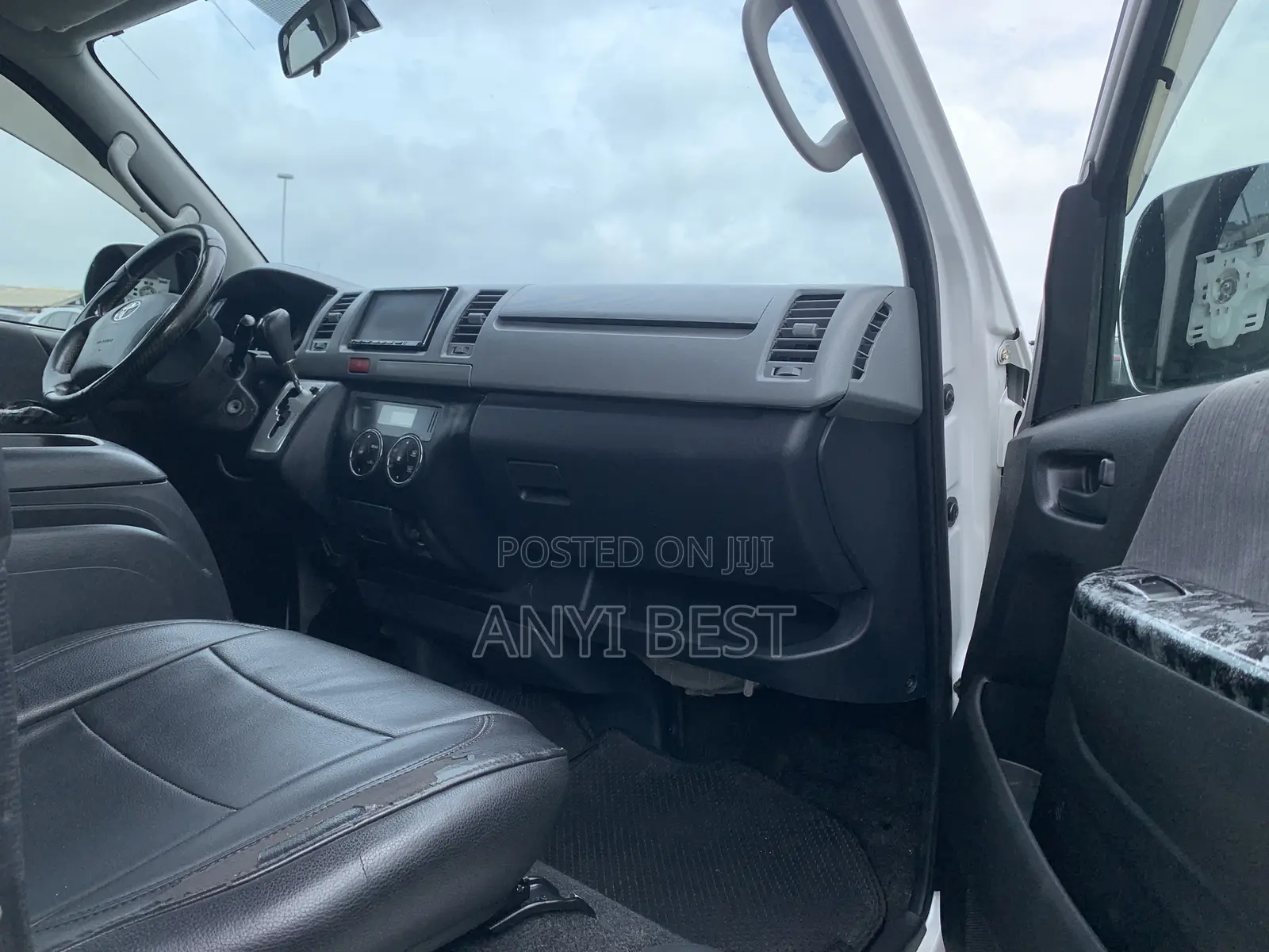 Toyota HiAce 2011 White