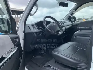 Toyota HiAce 2011 White
