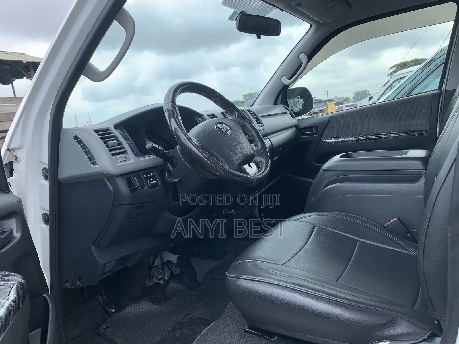 Toyota HiAce 2011 White
