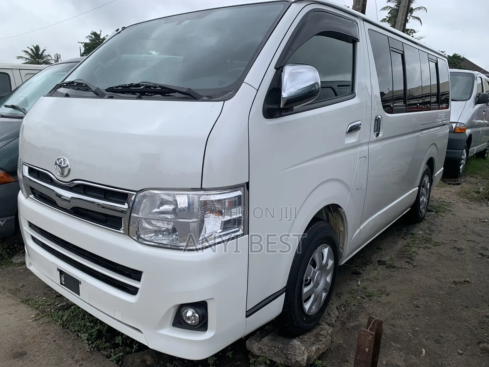 Toyota HiAce 2011 White