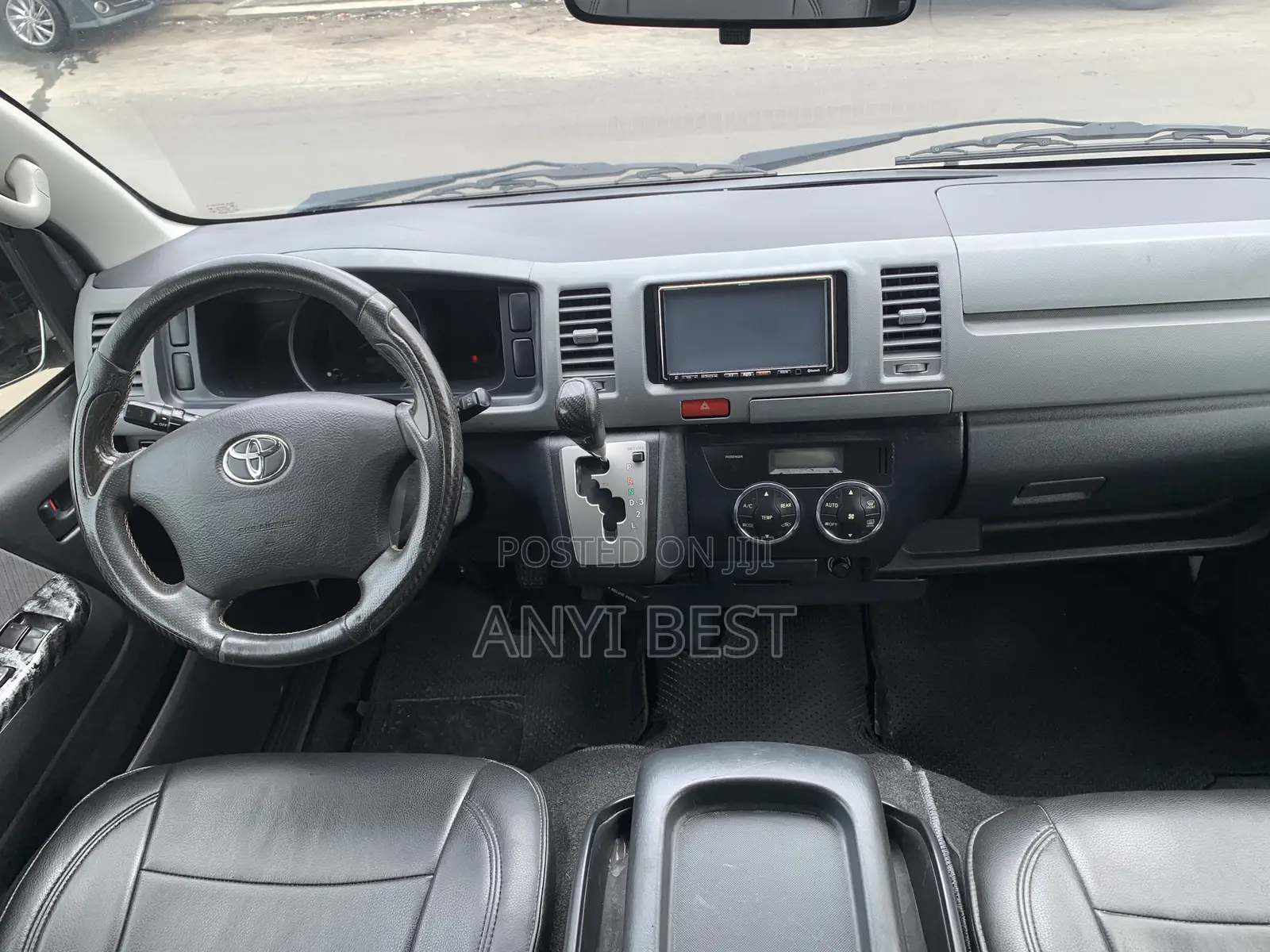 Toyota HiAce 2011 White