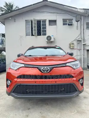 Toyota RAV4 SE FWD (2.5L 4cyl 6A) 2016 Orange