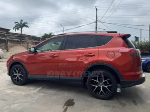 Toyota RAV4 SE FWD (2.5L 4cyl 6A) 2016 Orange