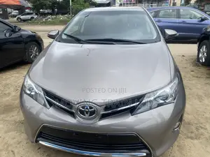 Toyota Corolla 2015 Maroon