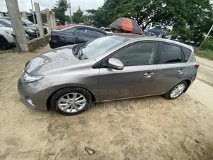 Toyota Corolla 2015 Maroon