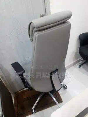 High Quality Foreign Design Executive Office Swivel Chair