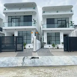 5bdrm Duplex in Chevron for sale